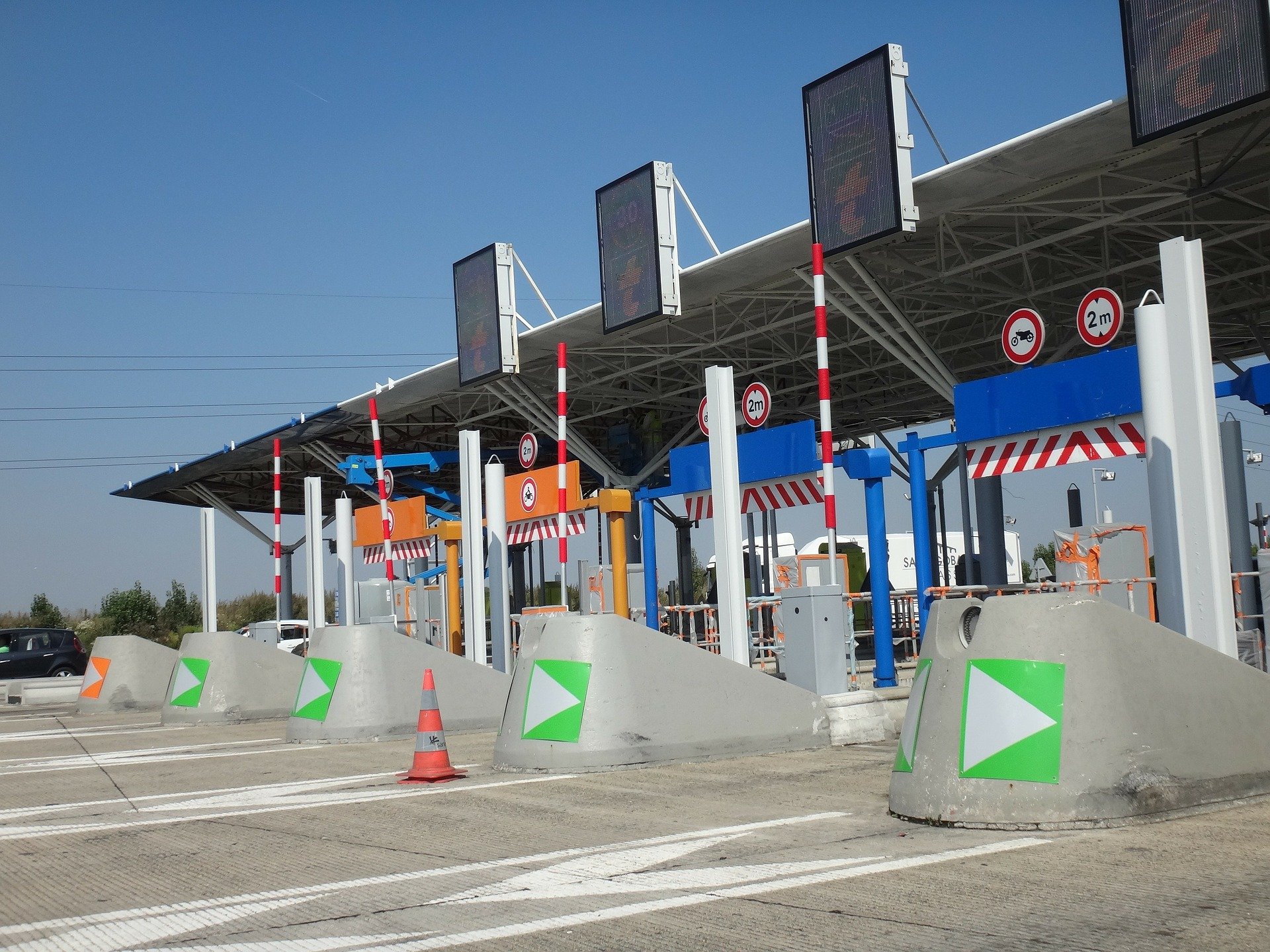 How To Drive On French Motorways Autoroutes Tolls Service Stations 