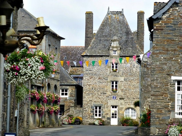 Where to Buy in France Now: Gouarec, Côtes-d’Armore, Brittany