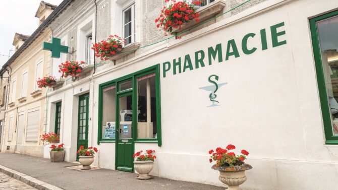 A Guide to Pharmacies in France